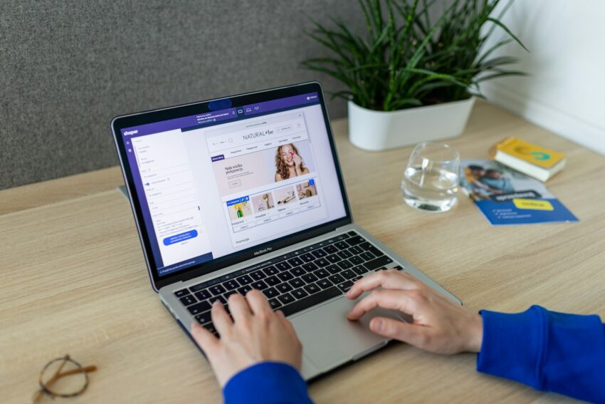 Webáruház fejlesztés és egyedi CRM fejlesztés