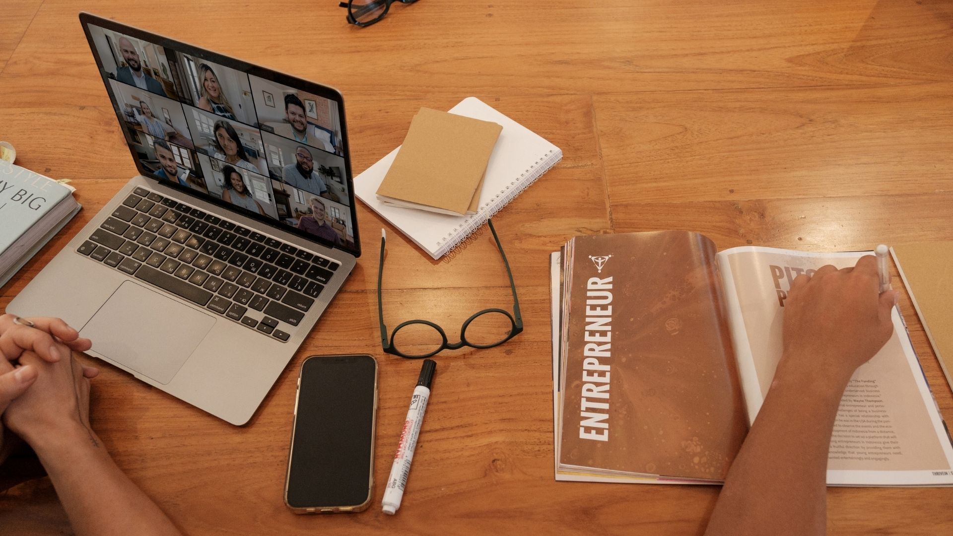 Online tartalomgyártó szolgáltatás Komáromi Barnabástól